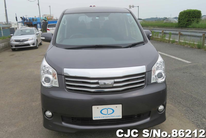 2011 Toyota Noah Gray for sale Stock No. 86212 Japanese Used Cars